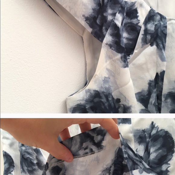 Adorable cap sleeve blouse - Picture 3 of 8